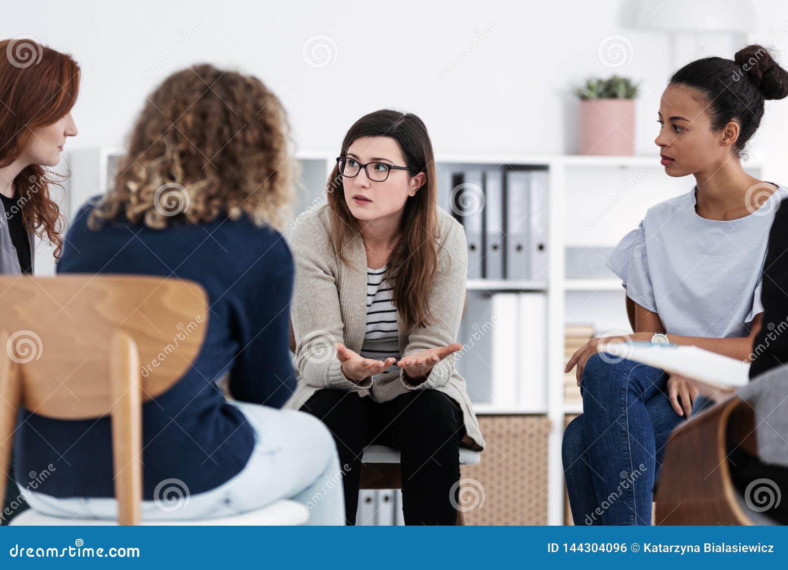 Reunião mulher 674170